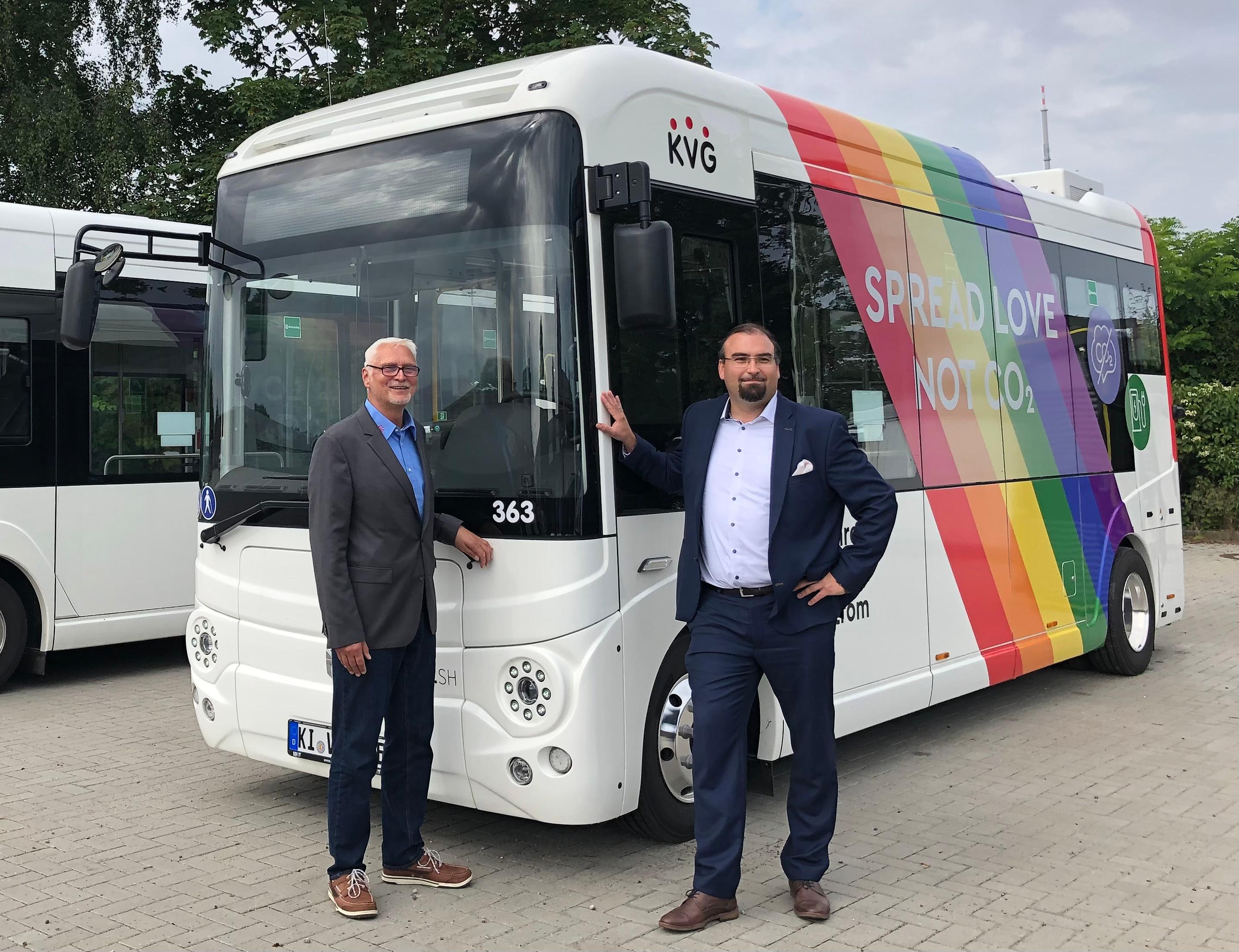 v.l.n.r. Andreas Schulz (Geschäftsführer KVG Kieler Verkehrsgesellschaft und Magnus Dunker (Jebsen & Jessen Industrial Solutions GmbH)