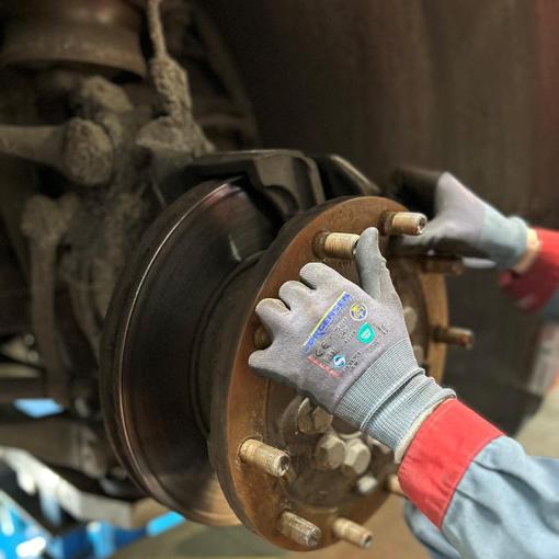 Wir suchen Kfz-Mechatroniker*innen